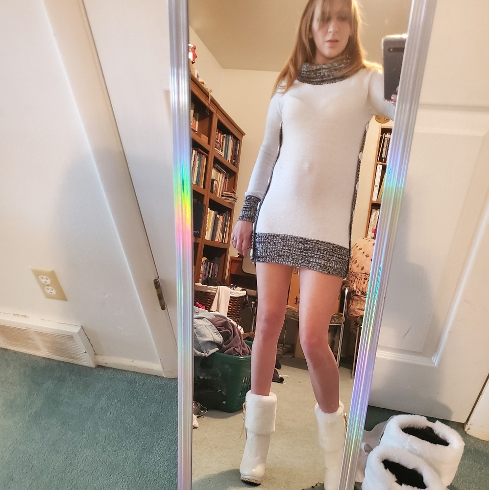 Whit and black mini sweater dress